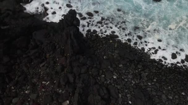 サンミゲルのモステイロスでの波 アゾレス諸島2 — ストック動画