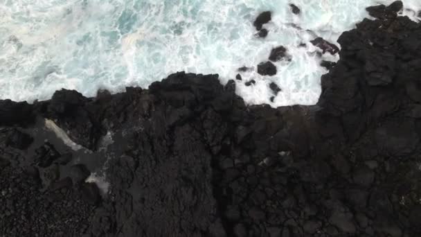 サンミゲル アゾレス諸島のモステイロスでの波 — ストック動画