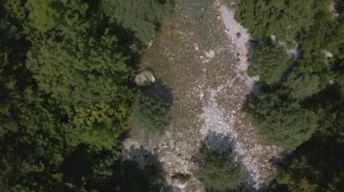 Arnavutluk 'un Theth kentindeki Mavi Göz, İHA 2 tarafından