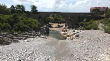 Arnavutluk 'un Şkoder kentindeki Mesi Köprüsü, İHA 3 tarafından