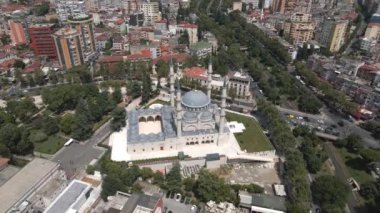 Arnavutluk 'un Tiran kentindeki Namazgah Camii İHA' nın eseri
