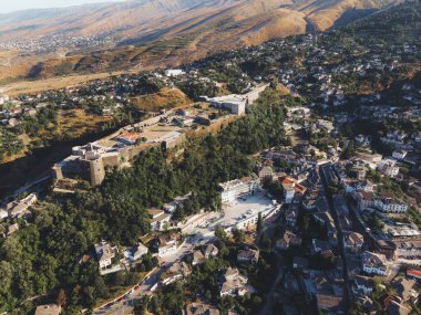 Drone 'un Arnavutluk' taki Cirokaster Şatosu