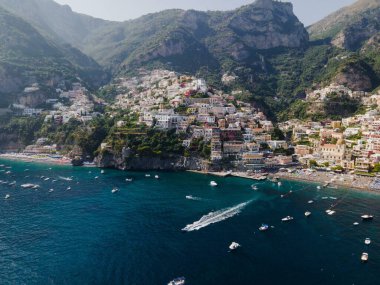Amalfi Sahili 'nde Positano, İHA ile İtalya