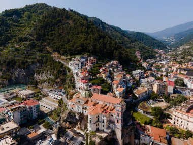 İHA 'nın İtalya' daki Amalfi Sahili 'ndeki Maiori manzarası