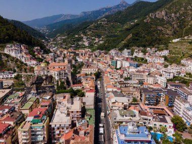İHA 'nın İtalya' daki Amalfi Sahili 'ndeki Maiori manzarası
