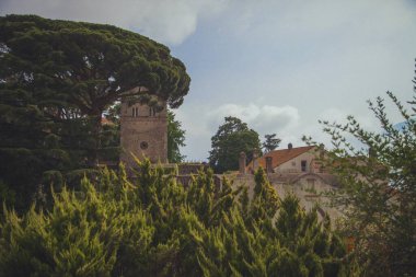 Ravello 'nun İtalya' daki Amalfi Sahili manzarası