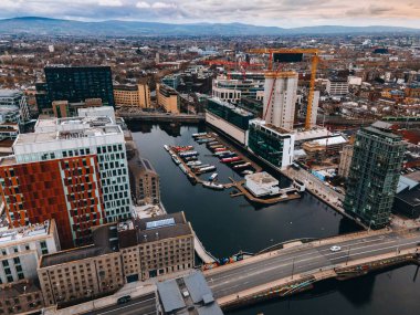Dublin 'deki Grand Canal Rıhtımı, İHA' dan.