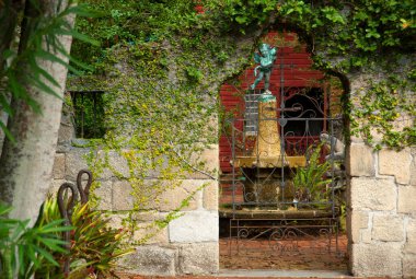 courtyard entryway in historic Saint Augustine, FL