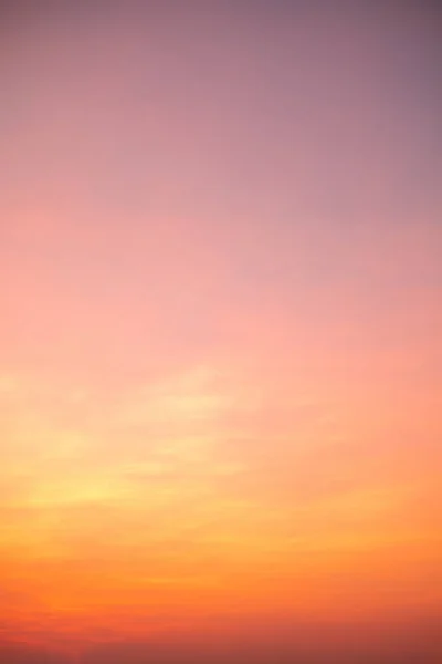 Красивый Роскошный Мягкий Градиент Оранжевый Золотые Облака Солнечный Свет Голубом — стоковое фото
