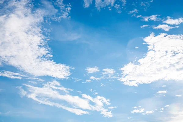 Mooie Luxe Zachte Blauwe Lucht Met Zonlicht Tussen Blauwe Wolk — Stockfoto