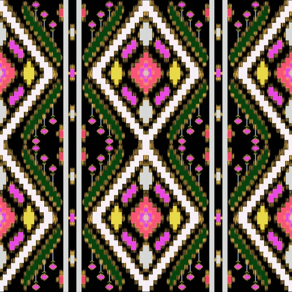 美しいカラフルなタイのニット刺繍 黒の背景に伝統的な幾何学的な民族東洋のパターン クリッピングパスとタイの高級パターン現代文化 — ストック写真