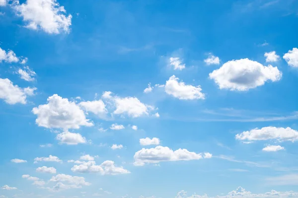 Mooie Luxe Zachte Blauwe Lucht Met Zonlicht Tussen Blauwe Wolk — Stockfoto