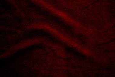 Koyu kırmızı ipek satenden bulanık. Yumuşak kıvrımlar. Kumaş. Kırmızı lüks arka plan. Tasarım için alan. Dalgalı çizgiler. Pankart. Düz yatıyordu, üst manzara masası. Çok güzel. Zarif. Doğum günü, Noel, Sevgililer Günü.