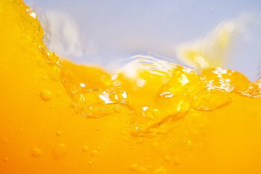 Parlak portakal suyu dokusu, sağlık ve doğa dalgaları, güzel dalgalar eğrisi ve garfik tasarım ve arka plan için pürüzsüz küçük kabarcıklar.