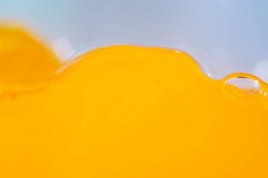 Parlak portakal suyu dokusu, sağlık ve doğa dalgaları, güzel dalgalar eğrisi ve garfik tasarım ve arka plan için pürüzsüz küçük kabarcıklar.