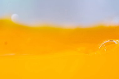 Parlak portakal suyu dokusu, sağlık ve doğa dalgaları, güzel dalgalar eğrisi ve garfik tasarım ve arka plan için pürüzsüz küçük kabarcıklar.