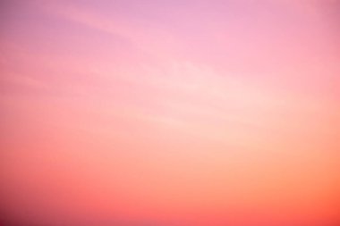 Güzel, lüks, yumuşak turuncu altın bulutlar ve mavi gökyüzünde güneş ışığı arka plan için mükemmel, her şeyi alın, Alacakaranlık, büyük boy, yüksek çözünürlüklü manzara fotoğrafı