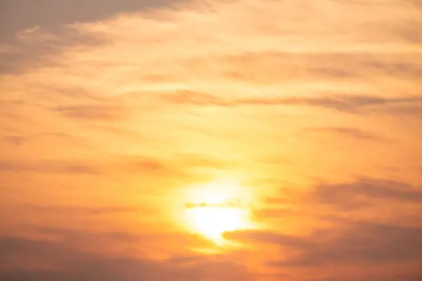 Güzel Lüks Yumuşak Turuncu Altın Bulutlar Mavi Gökyüzünde Güneş Işığı Telifsiz Stok Fotoğraflar