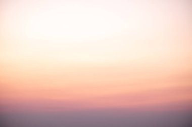 Güzel, lüks, yumuşak turuncu altın bulutlar ve mavi gökyüzünde güneş ışığı arka plan için mükemmel, her şeyi alın, Alacakaranlık, büyük boy, yüksek çözünürlüklü manzara fotoğrafı