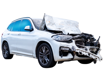 Beyaz arabanın ön ve yan görüntüsü yolda kaza sonucu hasar gördü. Çarpışmadan sonra hasar gören arabalar. Şeffaf arkaplanda izole, araba kazası, PNG Dosyası