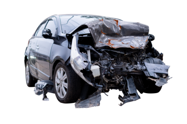 Araba kazası, modern siyah sedan arabaların önü yolda kazara hasar gördü. Çarpışmadan sonra hasar gören arabalar. Şeffaf arkaplanda izole edilmiş. PNG Dosyası