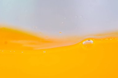 Parlak portakal suyu dokusu, sağlık ve doğa dalgaları, güzel dalgalar eğrisi ve garfik tasarım ve arka plan için pürüzsüz küçük kabarcıklar.