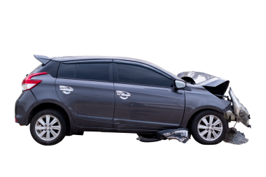 Araba kazası, gri sedan arabanın yan görüntüsü yolda kaza sonucu hasar görmüş. Çarpışmadan sonra hasar gören arabalar. Şeffaf arkaplanda izole edilmiş. PNG Dosyası