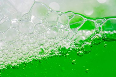 Su dalgası, kabarcıklı canlı yeşil sıvıyı kapatın, dinamik hareketi ve tazeliği yakalayın. Geçmişler, içecekler ya da soyut kavramlar için mükemmel. meşrubat