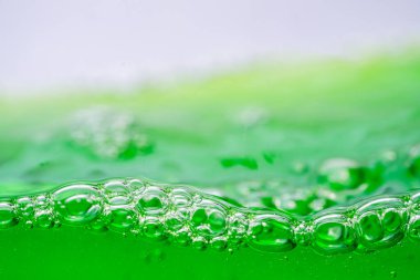 Su dalgası, kabarcıklı yeşil sıvıyı kapat, captu.