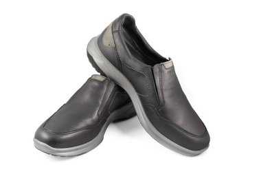 Beyaz arka planda siyah deri ayakkabılar. Tam alan derinliği. Kapat..