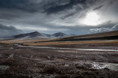 Dağlardaki güzel manzara. seyahat, turizm, tatil konsepti