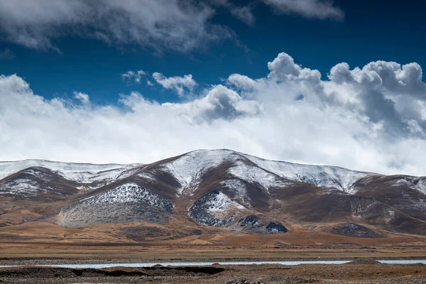 Dağ Manzarası Karlı Güzel Dağlar — Stok fotoğraf