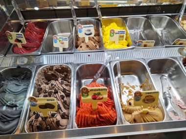 Malang-Şubat 03, 2024: Koono Gelato, Malang 'da dondurma çeşitleri mevcuttur.