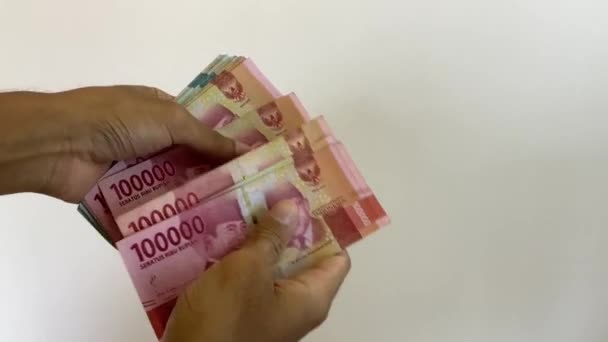 Conde Dinheiro Indonésio Rupia Por Mãos — Vídeo de Stock