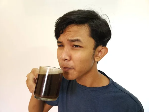 Asiatisk Man Dricker Kopp Kaffe — Stockfoto