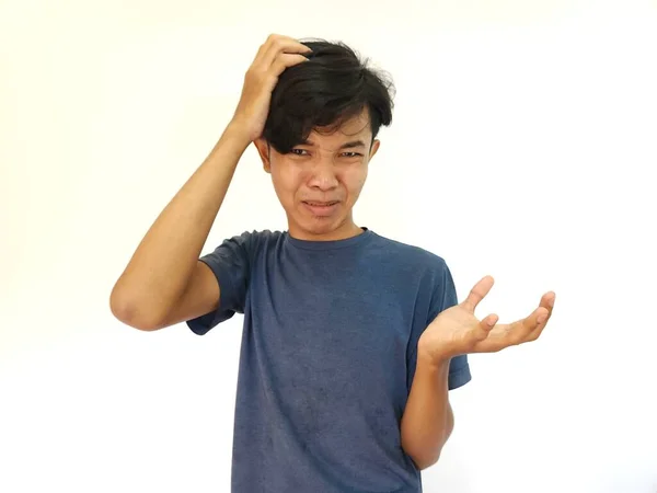 Asiatique Homme Grattant Cheveux Avec Confus Désemparé Visage — Photo