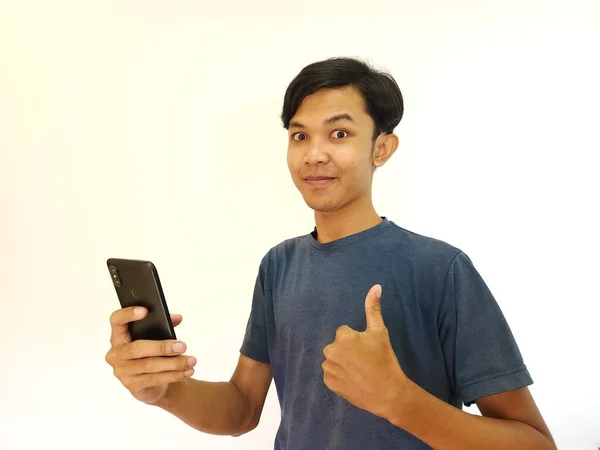 Omul Folosește Smartphone Degetul Mare Sus Recomandare Copia Spațiu — Fotografie, imagine de stoc