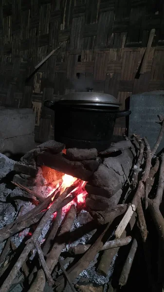 Традиційна Сільська Плита Приготування Їжі Використанням Дров — стокове фото
