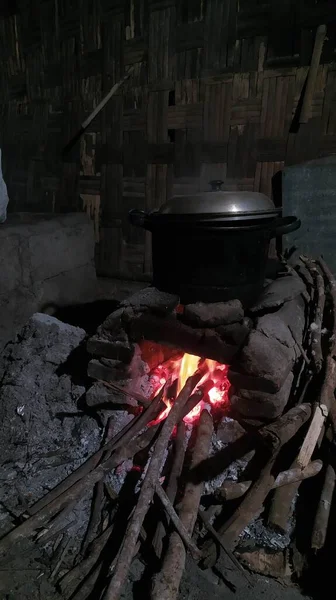 Stufa Rurale Tradizionale Cucinare Utilizzando Legna Ardere — Foto Stock