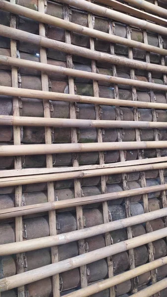 Ahşaptan Yapılmış Geleneksel Bir Kiremit Çatısının Düzenlenmesi Veya Temeli — Stok fotoğraf