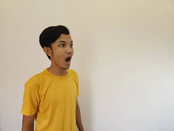 Funny Amazing Shocked Surprised Asian Man Face Advertise Isolated White — 스톡 사진