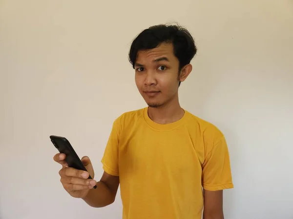 Wow Verrassing Gezicht Aziatische Man Gebruik Smartphone Met Kopieerruimte Van — Stockfoto
