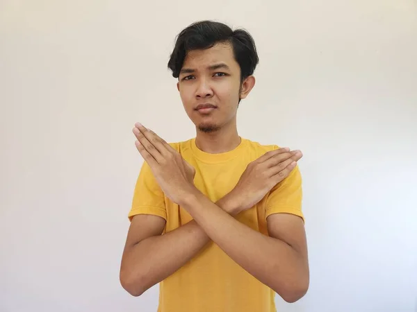 Portret Młodego Przystojnego Azjaty Pokazujący Wyraz Stop Lub Odrzucenia Krzyżujące — Zdjęcie stockowe