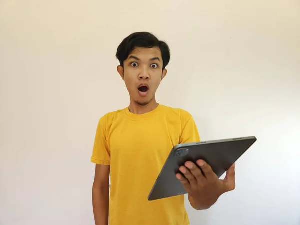 Amazed Happy Asian Man Using Digital Tablet Looking Social Media — Fotografia de Stock
