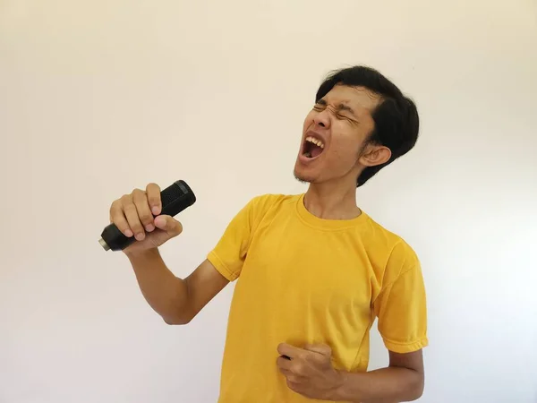 Portrait Jeune Homme Asiatique Beau Chantant Une Chanson Avec Microphone — Photo