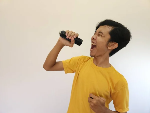 Retrato Jovem Asiático Bonito Cantando Uma Música Com Microfone Feliz — Fotografia de Stock