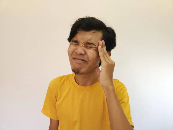 Asiatisk Man Som Håller Huvudet Ateljéporträtt Smärtsamma Och Huvudvärk Man — Stockfoto
