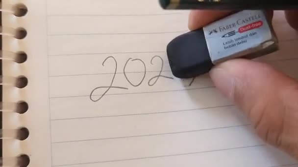 2023 Bis 2024 Jahr Veränderndes Konzept Mit Handschrift Auf Notizbuch — Stockvideo