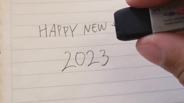 Γραφικός Χαρακτήρας Ευτυχισμένο Νέο Έτος 2024 Στο Σημειωματάριο — Αρχείο Βίντεο