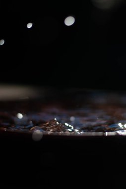 Güneş ışığı altında su damlaları